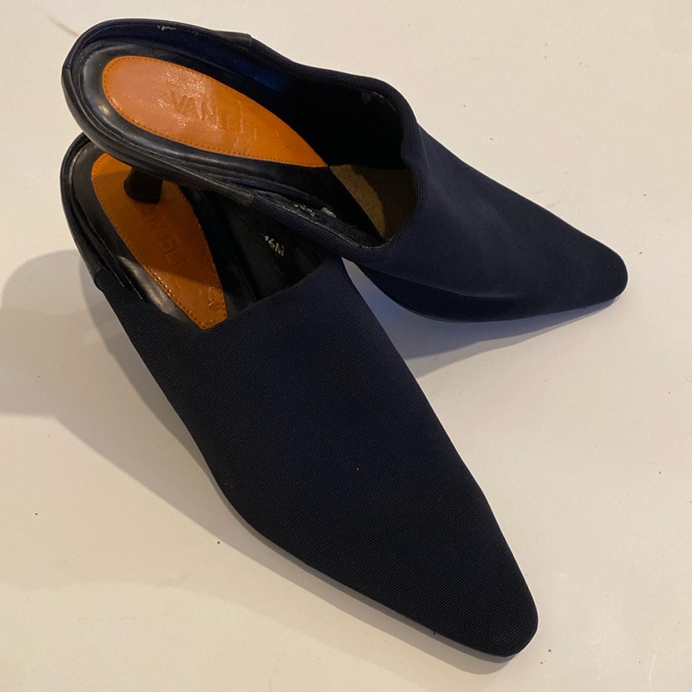 Van Eli size 8 mules